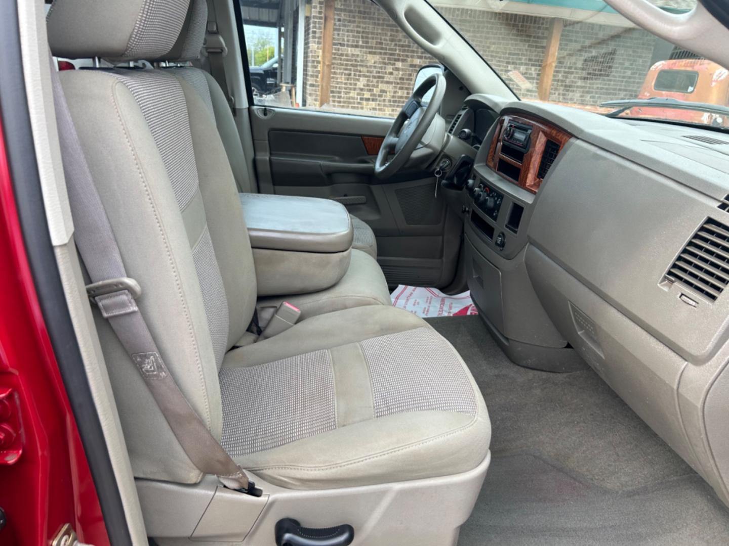 2006 Red /Beige Dodge Ram 1500 (1D7HU18N36S) with an 4.7L V8 F OHV engine, Automatic transmission, located at 1687 Business 35 S, New Braunfels, TX, 78130, (830) 625-7159, 29.655487, -98.051491 - Photo#8